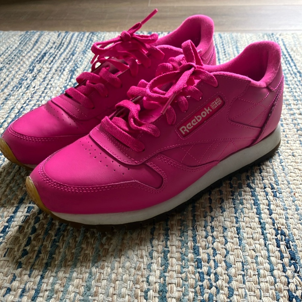 Hot Pink classic Reebok shoes size 9